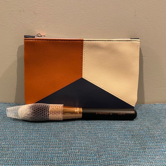 ipsy Other - Cosmetic Set - Make Up Bag and Brush